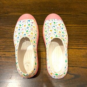 Native Disney Jefferson Slip-On Shoes Size 4 Kids Mickey Mouse Confetti